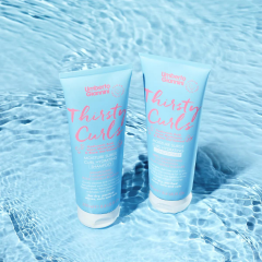 Umberto Giannini Thirsty Curls Nemsiz Kıvırcık Saçlar için Hyaluronic Acid İçerikli Nemlendirici Saç Kremi 250 ML